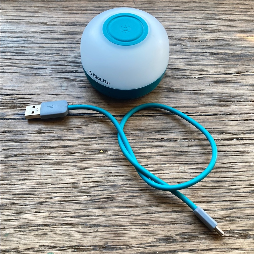 BioLite Party Light. Tested. Rechargeable.BL-IP.com 3.7Wh 1000mg